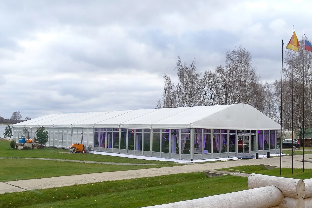 Классические конструкции CURVED TENT 50/50 пластиковые и стеклянные панели