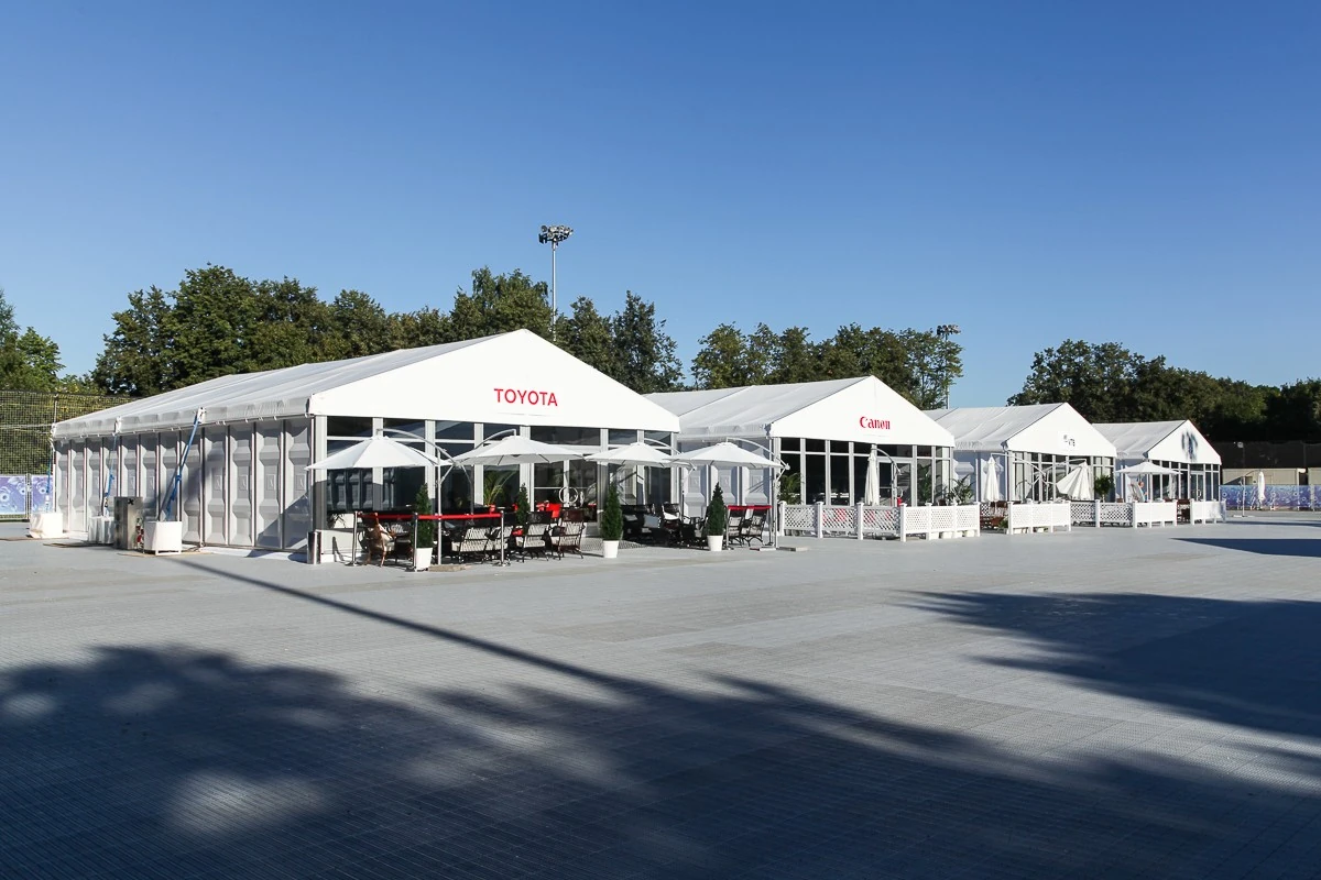 Классические конструкции PARTY TENT для презентации бренда