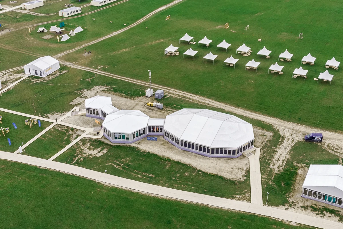 Классические конструкции POLYGONAL TENT выездных мероприятий