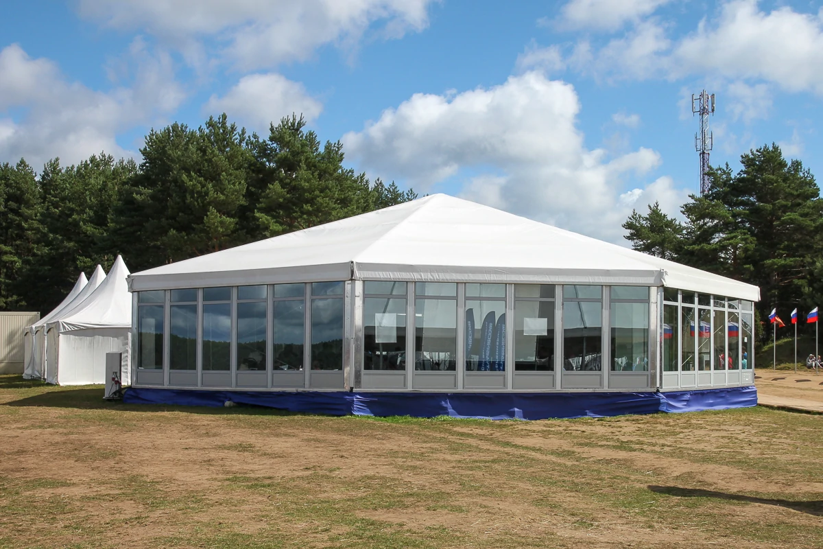 Классические конструкции POLYGONAL TENT исполнение со стеклянными панелями