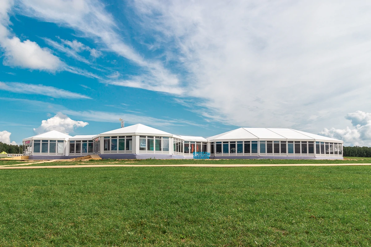 Классические конструкции POLYGONAL TENT выездных мероприятий вид сбоку