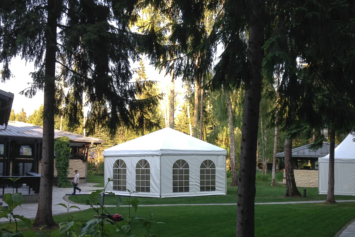 Классические конструкции POLYGONAL TENT для lounge зон