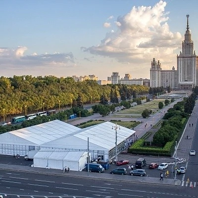 Классические павильоны возле МГУ в Москве