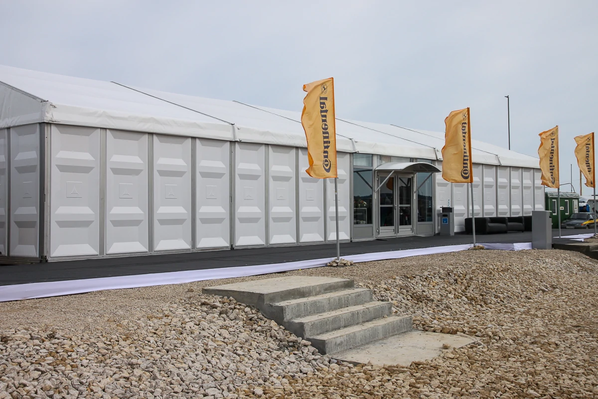 Классические конструкции PARTY TENT вариант исполнения с пластиковыми панелями