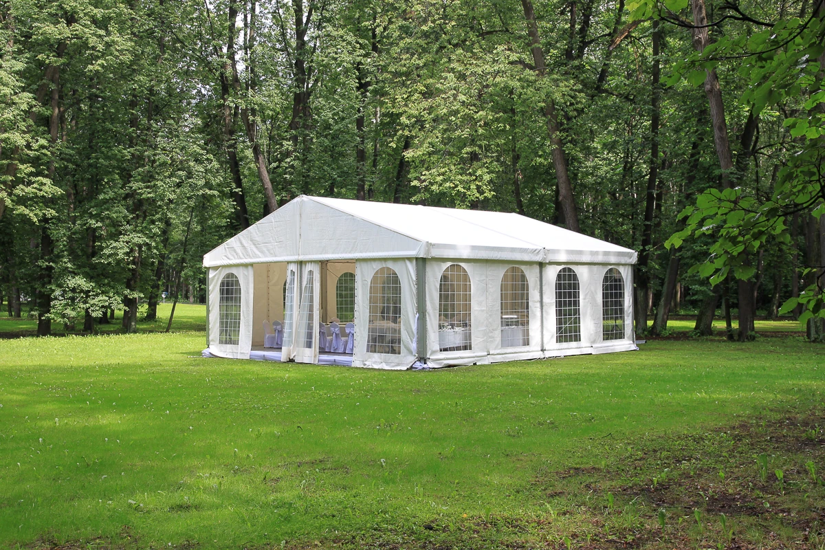 Классические конструкции PARTY TENT для мероприятия на свежем воздухе